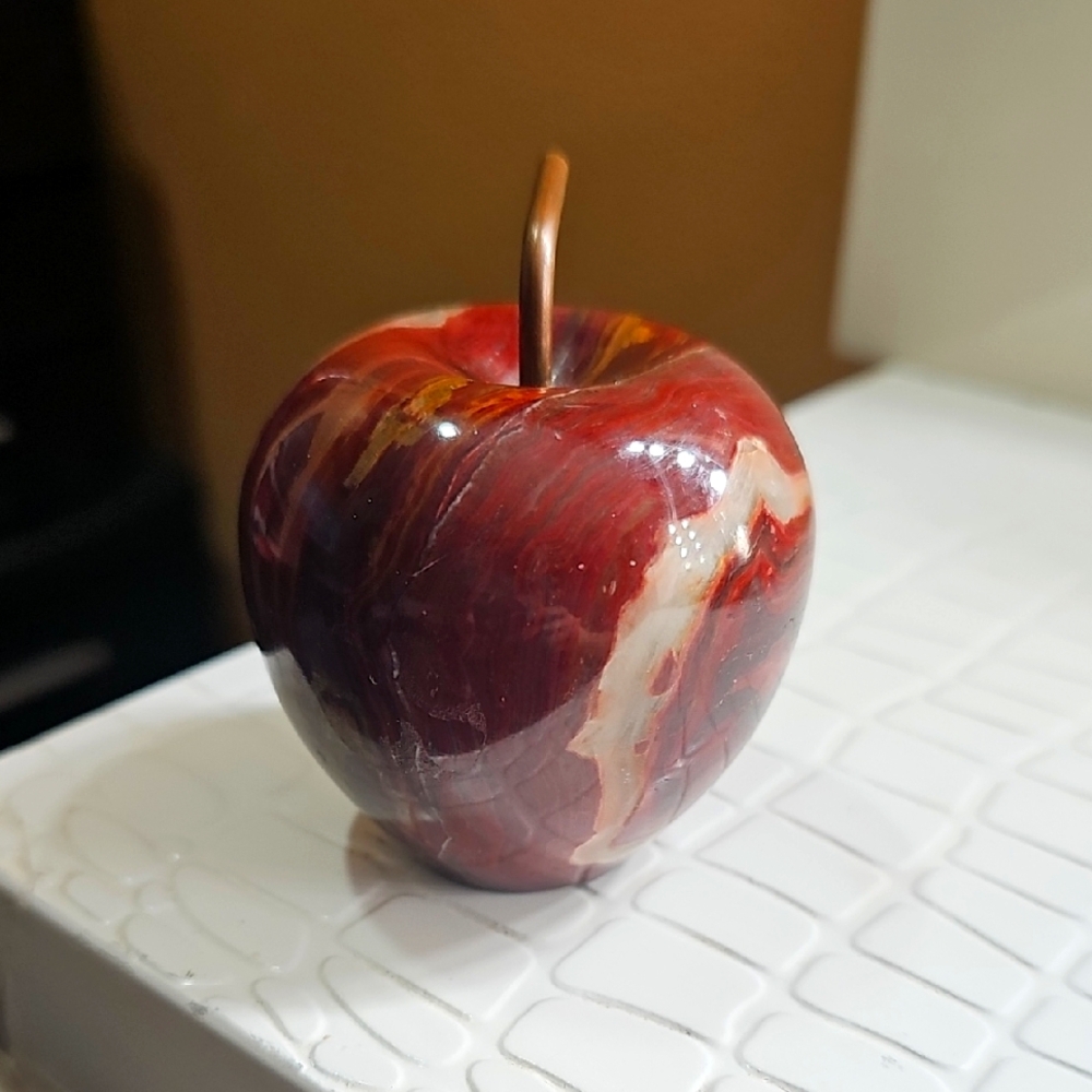 VINTAGE ALABASTER MARBLE CARVED STONE FRUIT RED APPLE